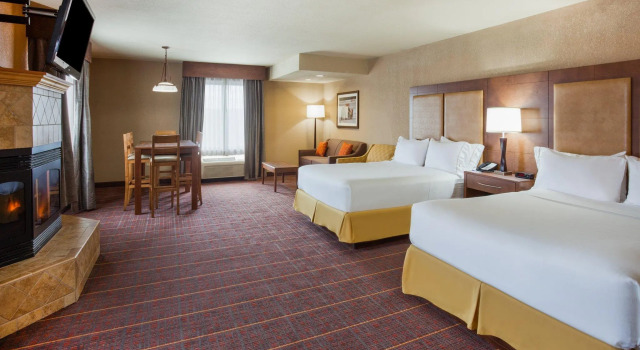 Четырёхместный люкс Holiday Inn Express Hotel & Suites Brainerd-Baxter by IHG