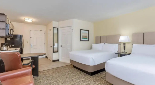 Четырёхместный люкс Candlewood Suites Secaucus by IHG