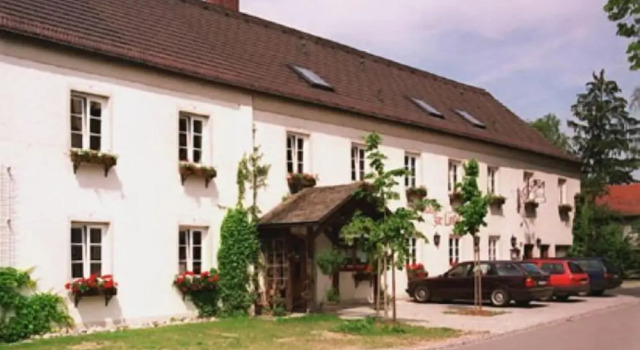 Gasthaus zur Linde, Varaa Matkakoti Hotellit Baijeri pysäköinnillä, Pysäköinti