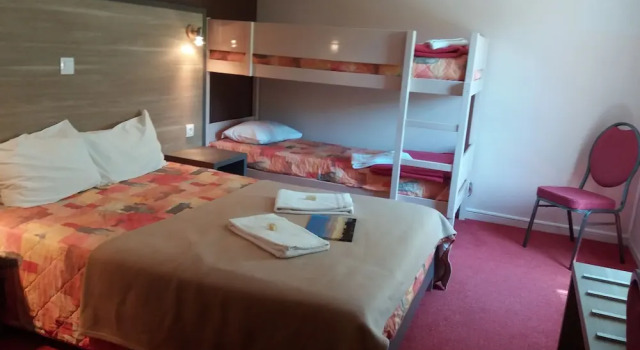Трёхместный номер Standard Hôtel Lou Mistralou