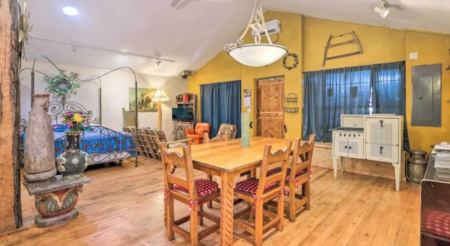 Коттедж Idyllic Española Casita w/ Charcoal Grill