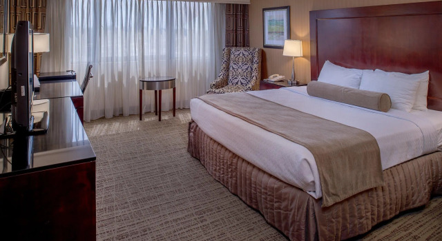 Номер Standard с балконом Crowne Plaza Hotel St. Louis Airport by IHG