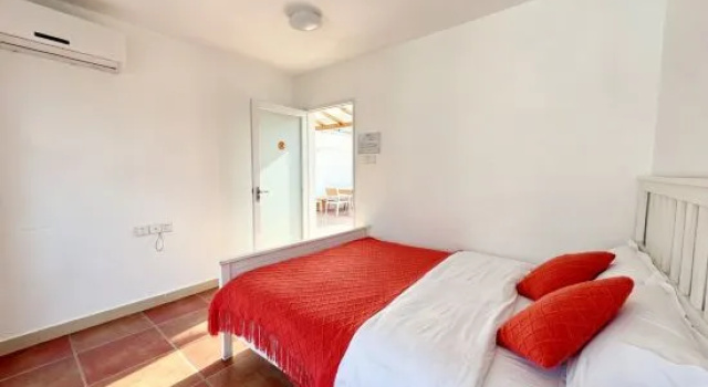 Кровать в общем номере с 6 комнатами Shenzhen Dapeng Mancheng Theme Hostel