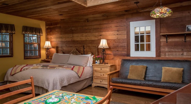 Семейный коттедж Tucker House Inn