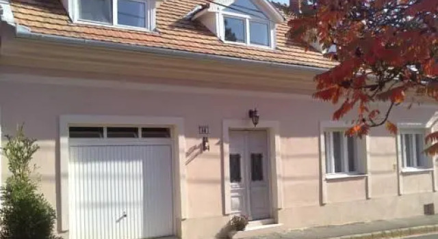 Hatház Apartman, Prenota Appartamento Pécs 