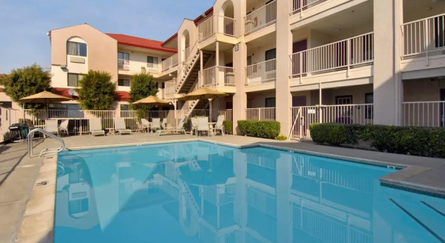 Кровать в общем номере California Inn and Suites, Rancho Cordova
