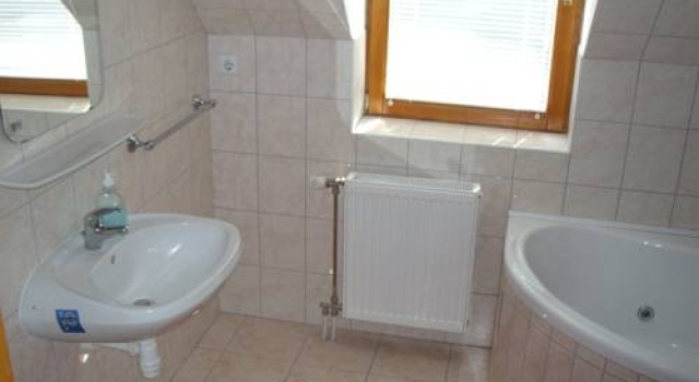 Sasi Panzi 1, Rezervovat Hotel Ostřihom 