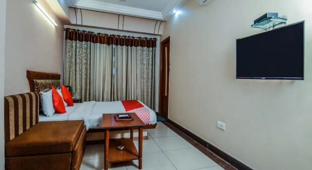 Люкс OYO 18484 Hotel Ratnawali