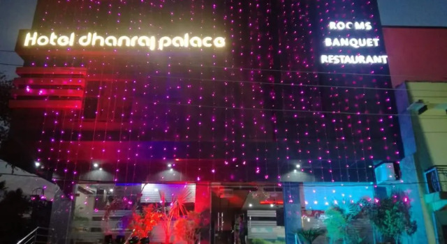Hotel Dhanraj Palace