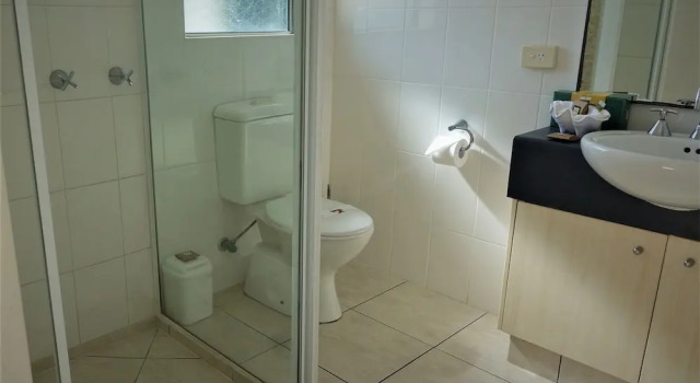 Четырёхместная студия Pacific Palms Motor Inn