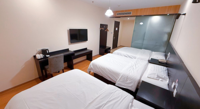 Трёхместный номер Economy Morning Wind Urban Hotel （May Fourth Square Branch)
