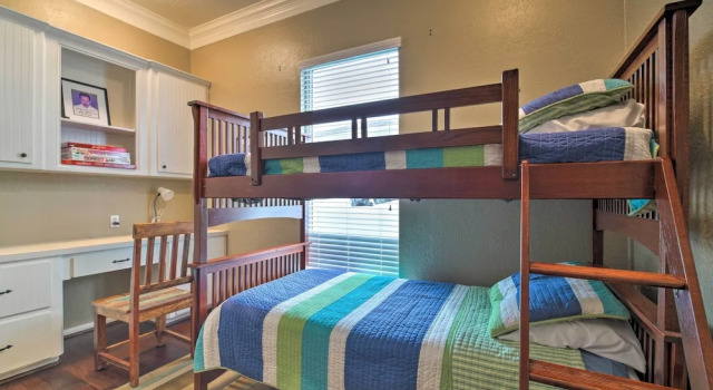 Апартаменты Waterfront Lake Conroe Getaway w/ Multiple Decks