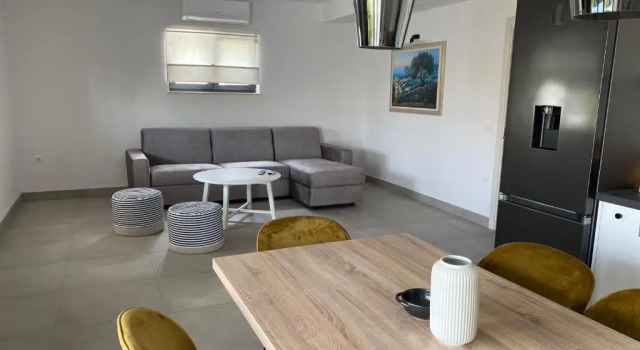 Апартаменты Maca Apartments & Suites with Heated pool near beach 50m
