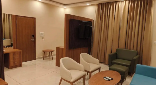 Номер Luxury FabHotel Prime The Waves - Sarjapura