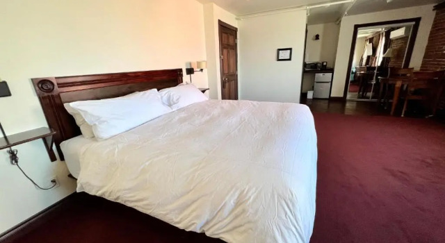 Полулюкс с частичным видом на океан The Monarch Hotel