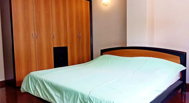 Номер Standard с 2 комнатами с балконом Le Vanvarothai Saladaeng Residence