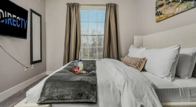 Downtown Luxury - Top Floor 2BR at Topiary Park, Забронировать Апартаменты/квартира Апартаменты Колумбус, рядом с Театр Огайо, Апартаменты/квартира