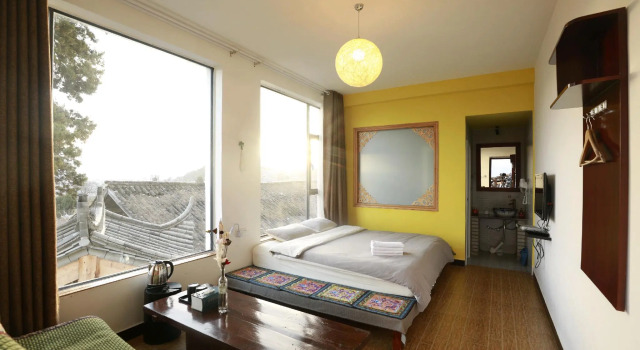 Двухместный номер Deluxe с видом на горы LiJiang Garden vacation PuZhi hotel