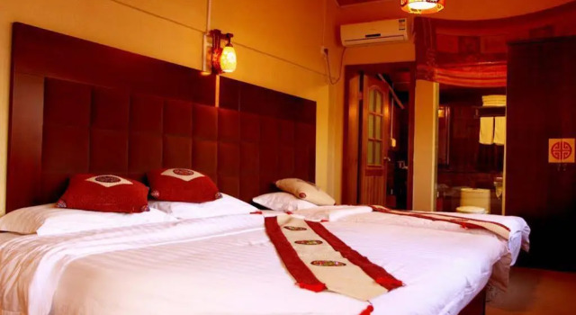 Lijiang Yunmuwan provides breakfast and afternoon tea, offers free airport shuttle service, The hotel provides a platform for visiting the ancient city and Yulong snow, Забронировать Отель Лицзян Юньнань, рядом с Улица Сквер-стрит Древнего города Даянь