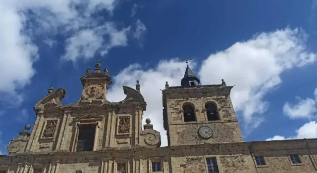 Hostal Restaurante La Charola, Réserver Auberge de jeunesse Villafranca del Bierzo El Bierzo