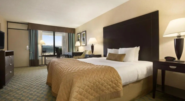 Номер Standard с видом на озеро Wyndham Garden Lake Guntersville