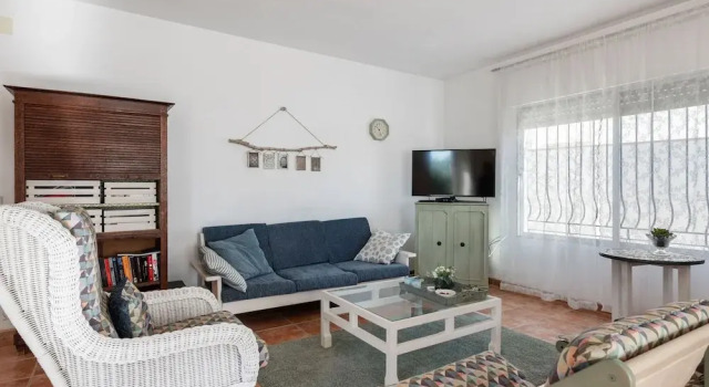 Detached House in Quiet Residential Area of Vinaròs near Beach, Забронировать Отель Винарос Azahar Coast, рядом с Пляж Кала-дель-Пинар