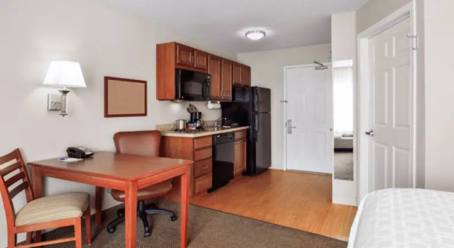 Четырёхместный люкс Candlewood Suites Gillette by IHG