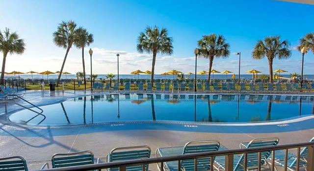 Номер Standard с балконом и с видом на бассейн Dayton House Resort - BW Signature Collection