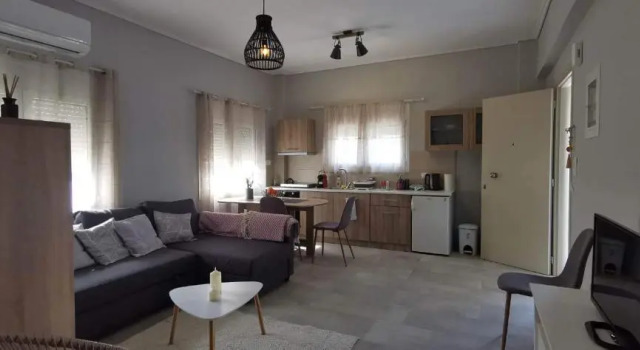 Xrysa's Central City Apartment, Book Apartment Mesolongion 