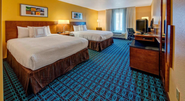 Четырёхместный номер Standard Fairfield Inn and Suites by Marriott Orlando Near Universal Orlando