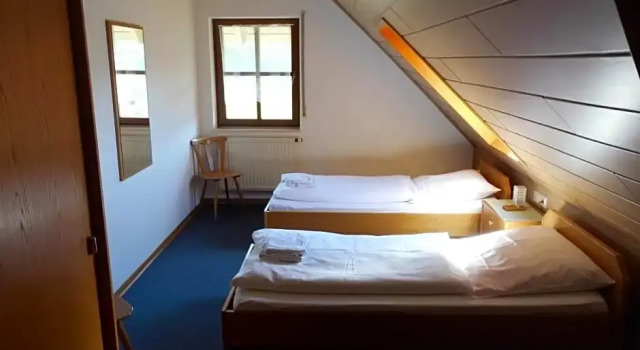 Landgasthof Zum Hirschen, Varaa Hotelli Hotellit Baijeri pysäköinnillä, Pysäköinti