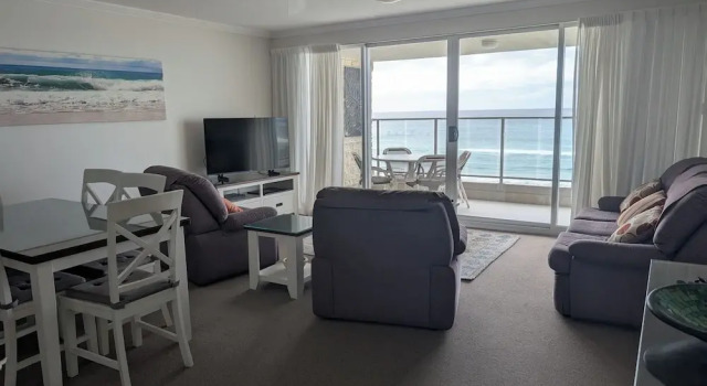 Апартаменты Deluxe Pacific Surf Absolute Beachfront Apartments