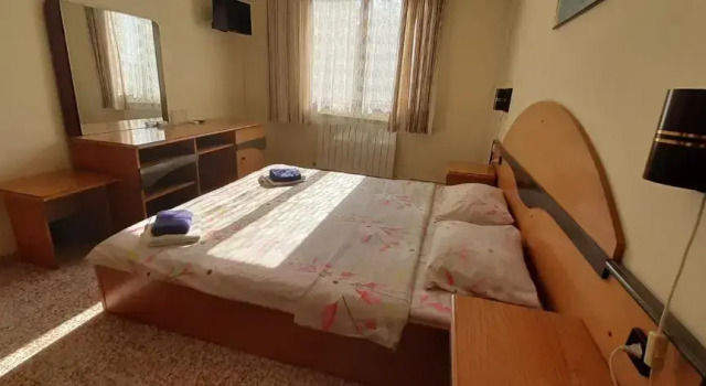 Family Hotel California - Varna, Varaa Hotelli Hotellit Varna region uima-altaalla, Uima-allas