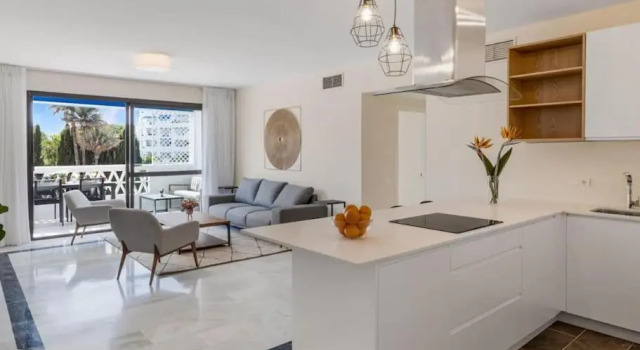 Апартаменты Stylish Sea view apartment in Playas del Duque