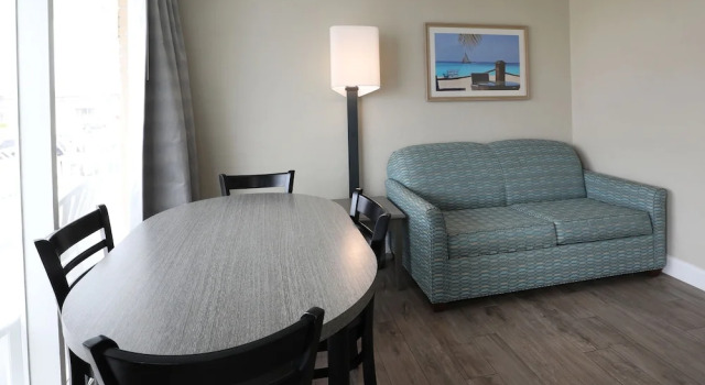 Люкс с красивым видом из окна Biscayne Family Resort