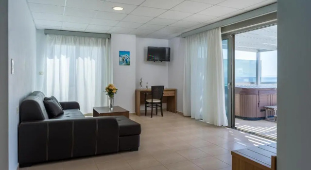 Люкс Royal Bay Suites