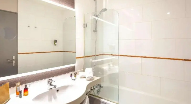 Двухместный номер Standard с балконом Mercure Cavaillon