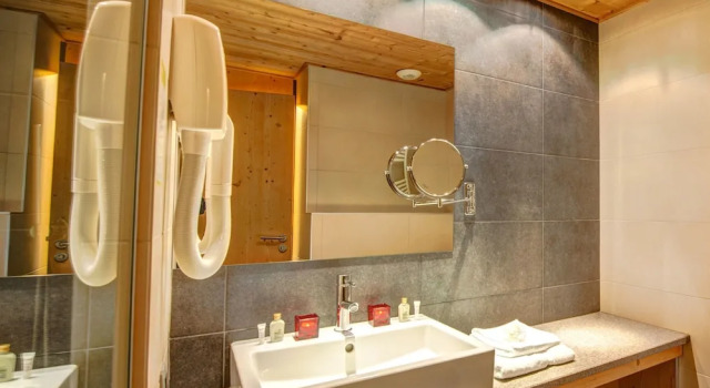 Двухместный номер Comfort с балконом Park Hotel Suisse & Spa
