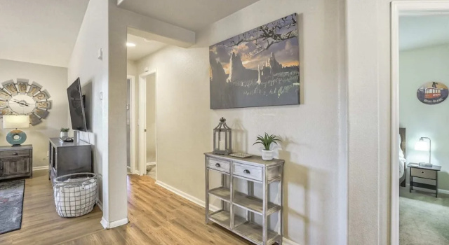 3BD Quiet Suburbs Restaurants & Parks
