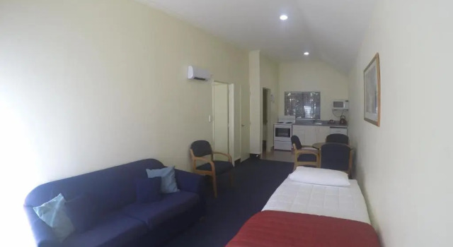 Апартаменты The Peaks Motor Inn