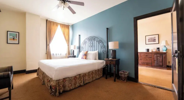 Люкс Premium с балконом The Holland Hotel