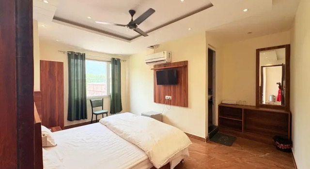Двухместный семейный номер Standard Hotel Hitam Rishikesh 2Min Walk to Parmarth Niketan Aashram ,Vanprastha Aashram