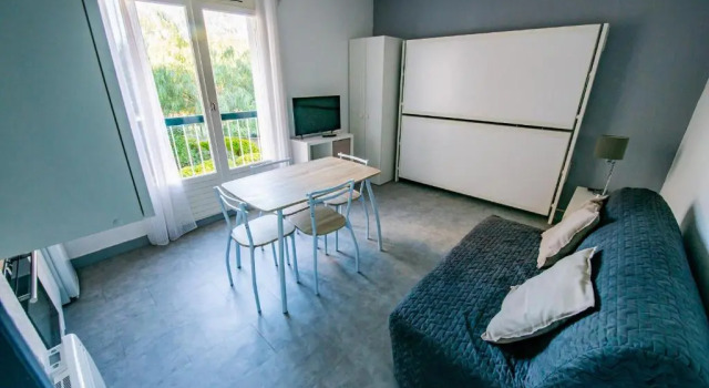 Studio 2 + 2 dans résidence avec piscine