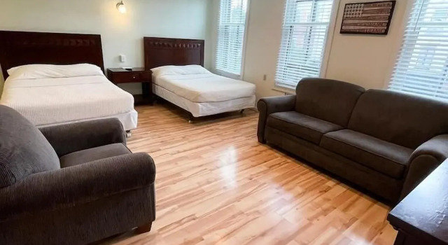 Четырёхместный номер Standard Baseball Town Motel