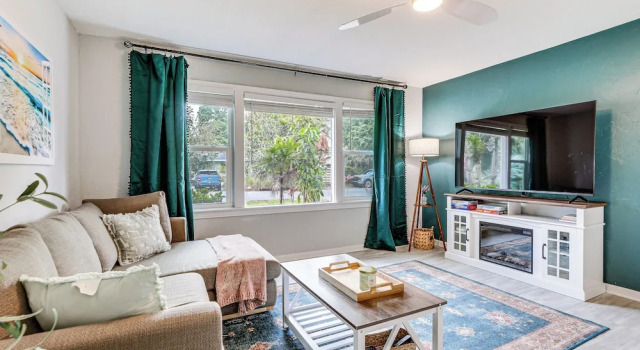Коттедж Idyllic Sarasota Home w/ Yard: 2 Mi to Beach!