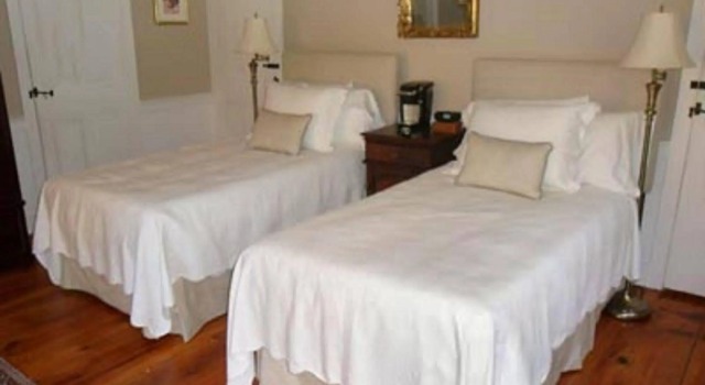 Green Acres B&B, Забронировать Отель «постель и завтрак» Симсбари штат Коннектикут