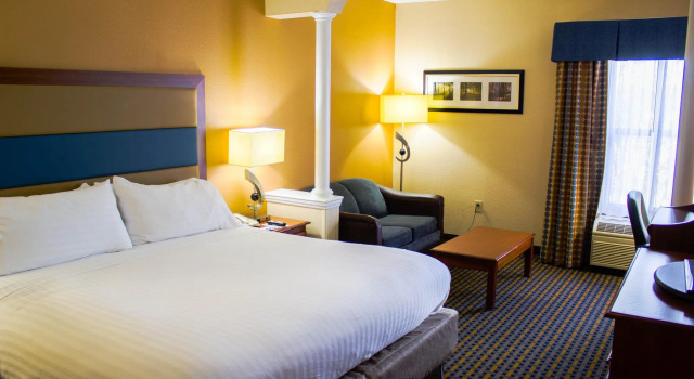 Двухместный номер Standard Holiday Inn Express Hotel & Suites Sanford by IHG