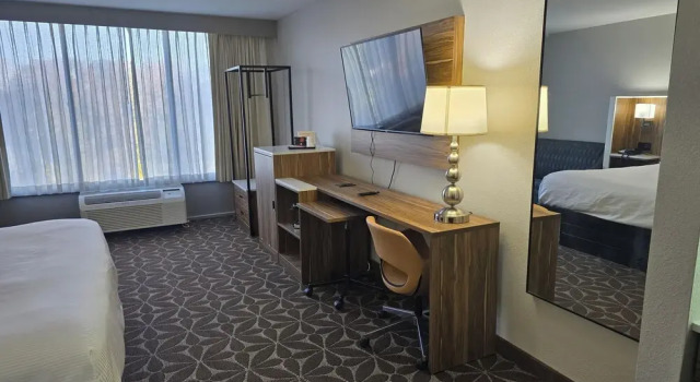 Номер Deluxe Wyndham Garden Williamsburg Busch Gardens Area