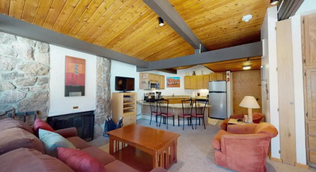 Laurelwood Condominiums Studio Premier Unit 413