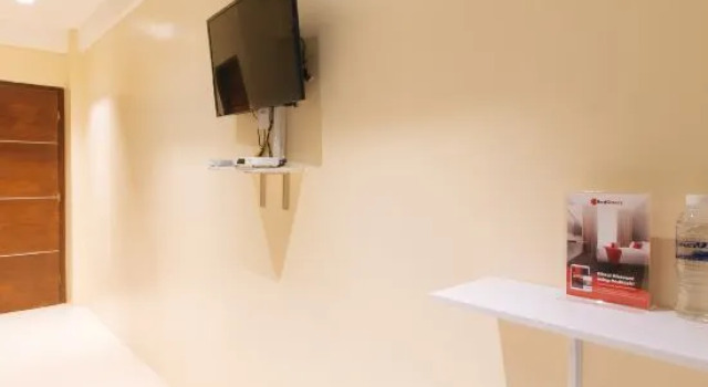 Кровать в общем номере RedDoorz at Laiya Vivo Hotel Batangas